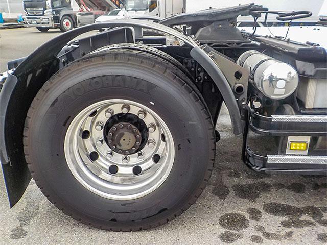 クオン トレーラーヘッド 車検あり 460馬力 アルミホイール 後輪エアサス エスコット 第五輪荷重11,500kg 10トン 10t 対応免許/大型免許(17枚目)