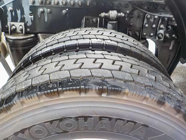 クオン トレーラーヘッド 車検あり 460馬力 アルミホイール 後輪エアサス エスコット 第五輪荷重11,500kg 10トン 10t 対応免許/大型免許(18枚目)