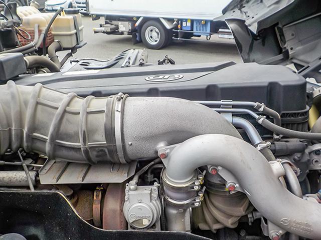 クオン トレーラーヘッド 車検あり 460馬力 アルミホイール 後輪エアサス エスコット 第五輪荷重11,500kg 10トン 10t 対応免許/大型免許(23枚目)