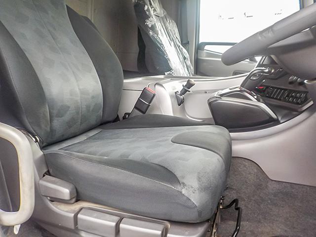 クオン トレーラーヘッド 車検あり 460馬力 アルミホイール 後輪エアサス エスコット 第五輪荷重11,500kg 10トン 10t 対応免許/大型免許(30枚目)