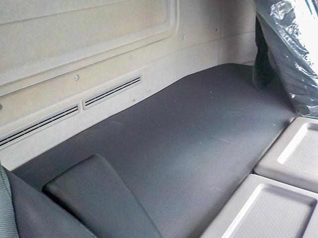 クオン トレーラーヘッド 車検あり 460馬力 アルミホイール 後輪エアサス エスコット 第五輪荷重11,500kg 10トン 10t 対応免許/大型免許(31枚目)