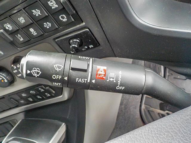 クオン トレーラーヘッド 車検あり 460馬力 アルミホイール 後輪エアサス エスコット 第五輪荷重11,500kg 10トン 10t 対応免許/大型免許(33枚目)