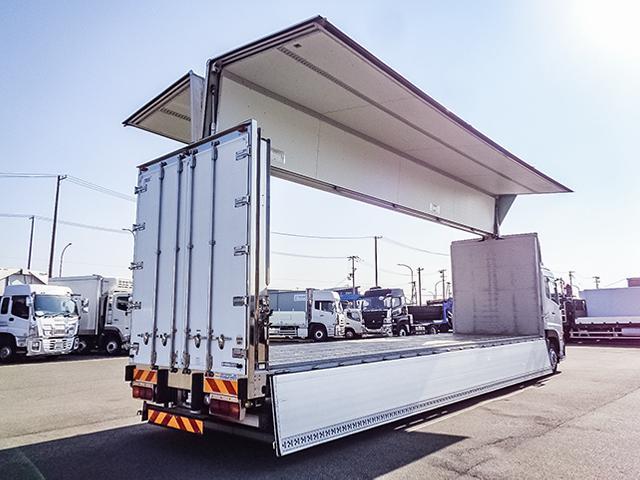 クオン 　トレクス製アルミウイング　油圧式パレットローラー　２デフ　最大積載１２，８００ｋｇ　荷台寸法（長９６０×幅２４１×高２６０）　１０トン　１０ｔ　対応免許／大型免許（16枚目）