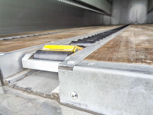 クオン 　トレクス製アルミウイング　油圧式パレットローラー　２デフ　最大積載１２，８００ｋｇ　荷台寸法（長９６０×幅２４１×高２６０）　１０トン　１０ｔ　対応免許／大型免許（21枚目）