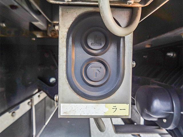 クオン 　トレクス製アルミウイング　油圧式パレットローラー　２デフ　最大積載１２，８００ｋｇ　荷台寸法（長９６０×幅２４１×高２６０）　１０トン　１０ｔ　対応免許／大型免許（29枚目）