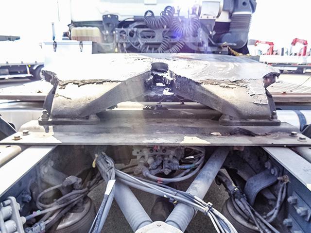 クオン トレーラーヘッド 車検あり ハイルーフ アルミホイール 後輪エアサス エスコット 460馬力 第五輪荷重11500kg 10トン 10t 対応免許/大型免許(10枚目)