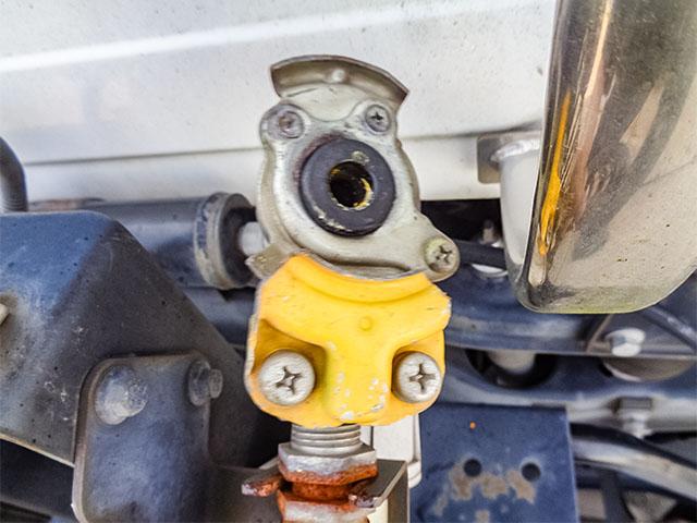 クオン トレーラーヘッド 車検あり ハイルーフ アルミホイール 後輪エアサス エスコット 460馬力 第五輪荷重11500kg 10トン 10t 対応免許/大型免許(12枚目)