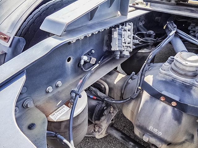 クオン トレーラーヘッド 車検あり ハイルーフ アルミホイール 後輪エアサス エスコット 460馬力 第五輪荷重11500kg 10トン 10t 対応免許/大型免許(14枚目)