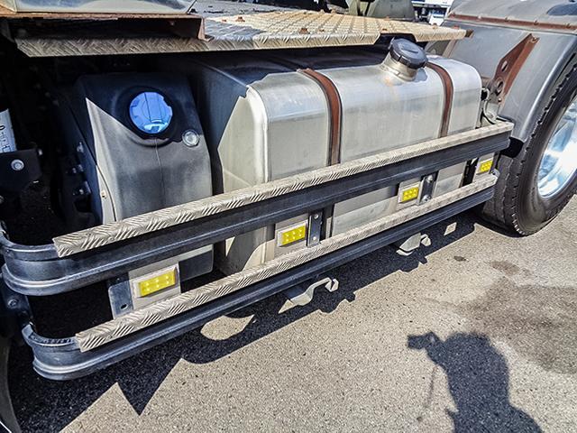 クオン トレーラーヘッド 車検あり ハイルーフ アルミホイール 後輪エアサス エスコット 460馬力 第五輪荷重11500kg 10トン 10t 対応免許/大型免許(21枚目)