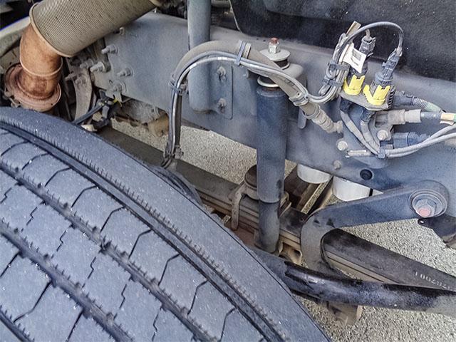 クオン トレーラーヘッド 車検あり ハイルーフ アルミホイール 後輪エアサス エスコット 460馬力 第五輪荷重11500kg 10トン 10t 対応免許/大型免許(23枚目)