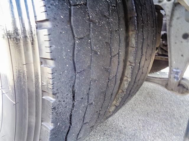 クオン トレーラーヘッド 車検あり ハイルーフ アルミホイール 後輪エアサス エスコット 460馬力 第五輪荷重11500kg 10トン 10t 対応免許/大型免許(25枚目)