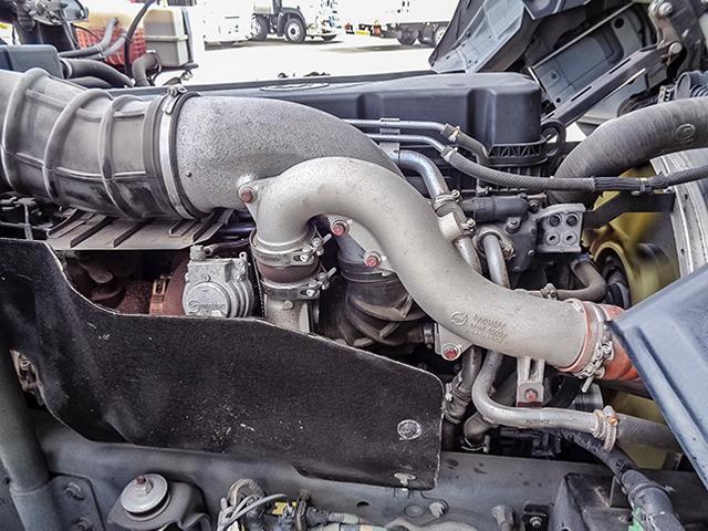 クオン トレーラーヘッド 車検あり ハイルーフ アルミホイール 後輪エアサス エスコット 460馬力 第五輪荷重11500kg 10トン 10t 対応免許/大型免許(31枚目)