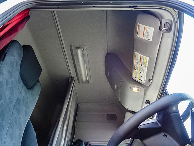 クオン トレーラーヘッド 車検あり ハイルーフ アルミホイール 後輪エアサス エスコット 460馬力 第五輪荷重11500kg 10トン 10t 対応免許/大型免許(35枚目)