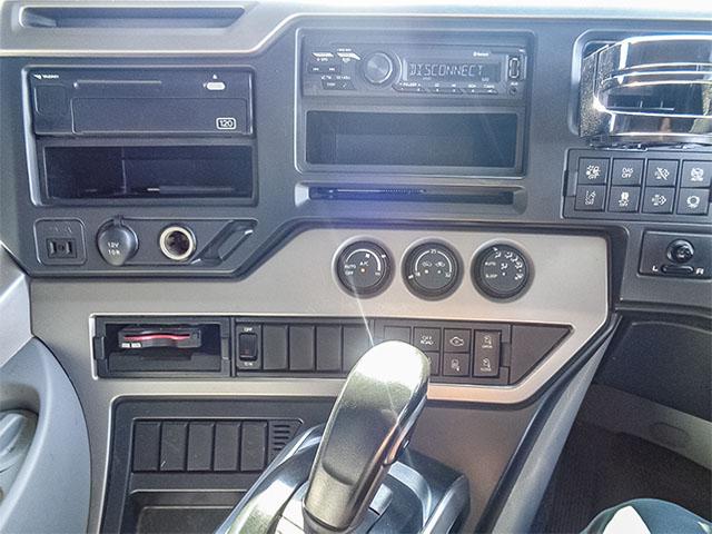 クオン トレーラーヘッド 車検あり ハイルーフ アルミホイール 後輪エアサス エスコット 460馬力 第五輪荷重11500kg 10トン 10t 対応免許/大型免許(37枚目)