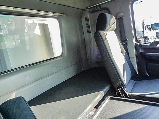 ヒノレンジャー 　パブコ製アルミウイング　ワイドボディ　格納パワーゲート　ラッシングレール２段　最大積載２，５５０ｋｇ　荷台寸法（長６２４×幅２３９×高２４１）　４トン　４ｔ　対応免許／８ｔ限定中型免許（38枚目）