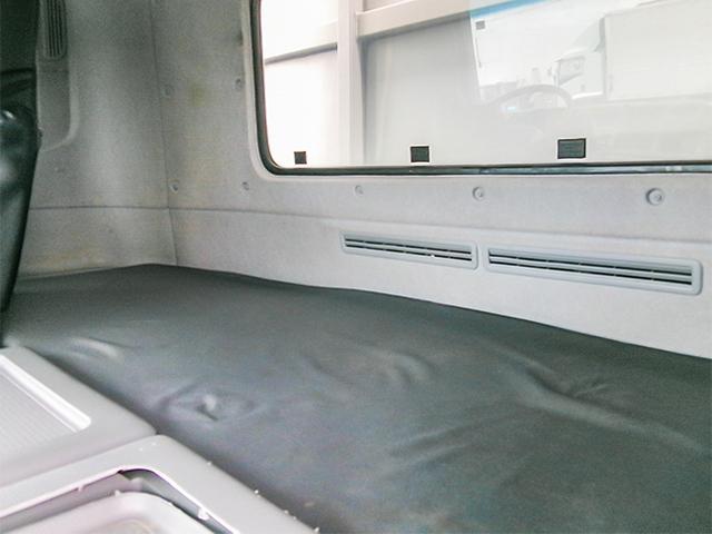 クオン トレクス製アルミウイング 総輪エアサス 門枠ステンレス 最大積載13,400kg 荷台寸法(長961×幅240×高249) 10トン 10t 対応免許/大型免許(41枚目)