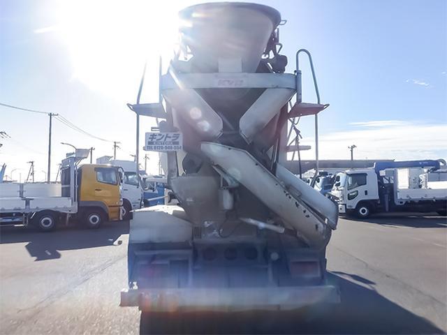 クオン カヤバ製ミキサー車 車検あり リターダー パワーシュート 2デフ 最大積載9,310kg 10トン 10t 対応免許/大型免許(7枚目)