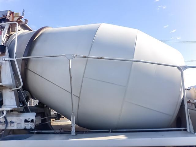 クオン カヤバ製ミキサー車 車検あり リターダー パワーシュート 2デフ 最大積載9,310kg 10トン 10t 対応免許/大型免許(8枚目)