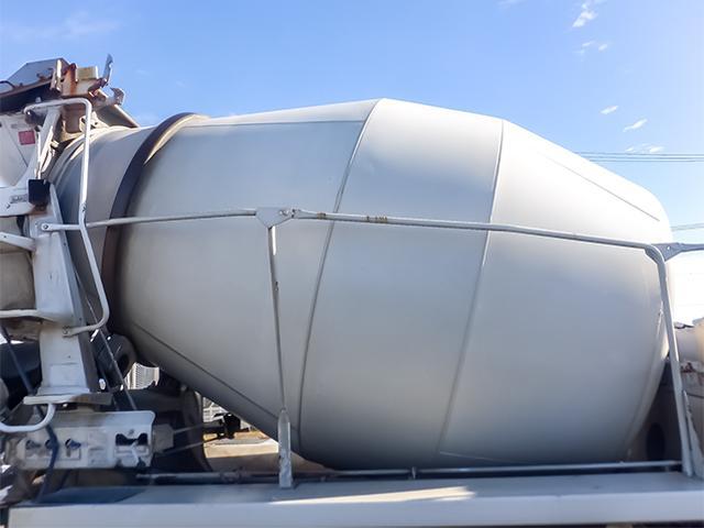 クオン カヤバ製ミキサー車 車検あり リターダー パワーシュート 2デフ 最大積載9,310kg 10トン 10t 対応免許/大型免許(9枚目)