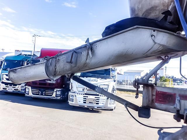 クオン カヤバ製ミキサー車 車検あり リターダー パワーシュート 2デフ 最大積載9,310kg 10トン 10t 対応免許/大型免許(16枚目)