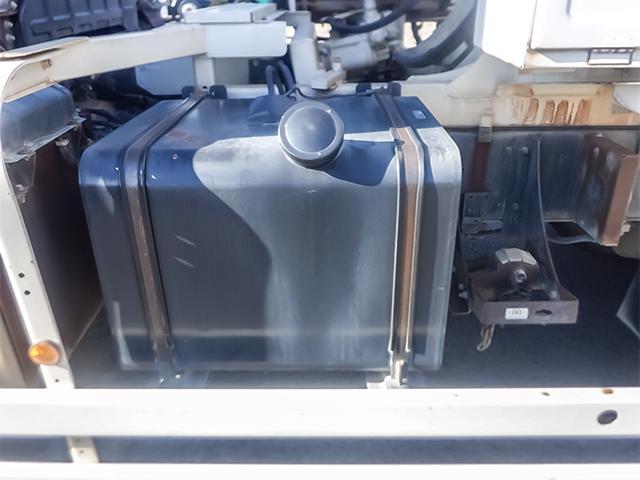 クオン カヤバ製ミキサー車 車検あり リターダー パワーシュート 2デフ 最大積載9,310kg 10トン 10t 対応免許/大型免許(19枚目)