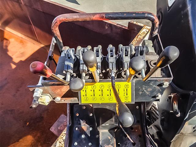 コンドル 　ヒアブクレーン　トップシート　ローテーター　２デフ　増トン　最大積載９，９００ｋｇ　荷台寸法（長５５８×幅２３４×高１３９）　１０トン　１０ｔ　対応免許／大型免許（14枚目）