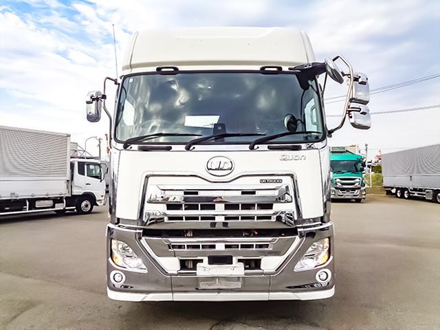 クオン 　トレーラーヘッド　サイドディフレクター　エアロサイドバンパー　アルミホイール　後輪エアサス　エスコット　第五輪荷重１１，５００ｋｇ　１０トン　１０ｔ　対応免許／大型免許（4枚目）