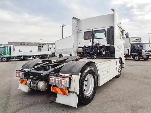 クオン 　トレーラーヘッド　サイドディフレクター　エアロサイドバンパー　アルミホイール　後輪エアサス　エスコット　第五輪荷重１１，５００ｋｇ　１０トン　１０ｔ　対応免許／大型免許（5枚目）