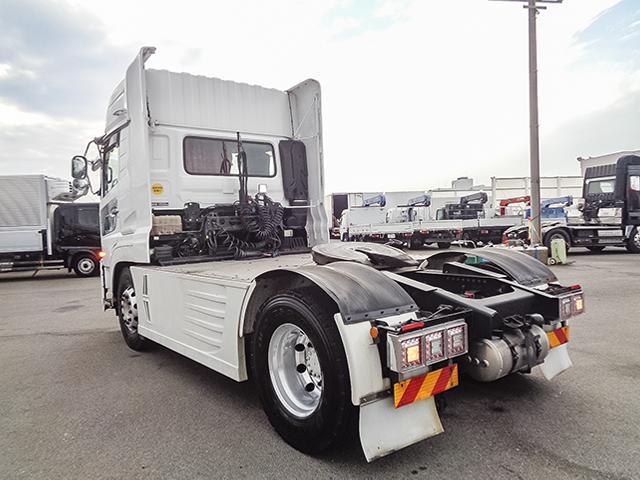 クオン 　トレーラーヘッド　サイドディフレクター　エアロサイドバンパー　アルミホイール　後輪エアサス　エスコット　第五輪荷重１１，５００ｋｇ　１０トン　１０ｔ　対応免許／大型免許（6枚目）