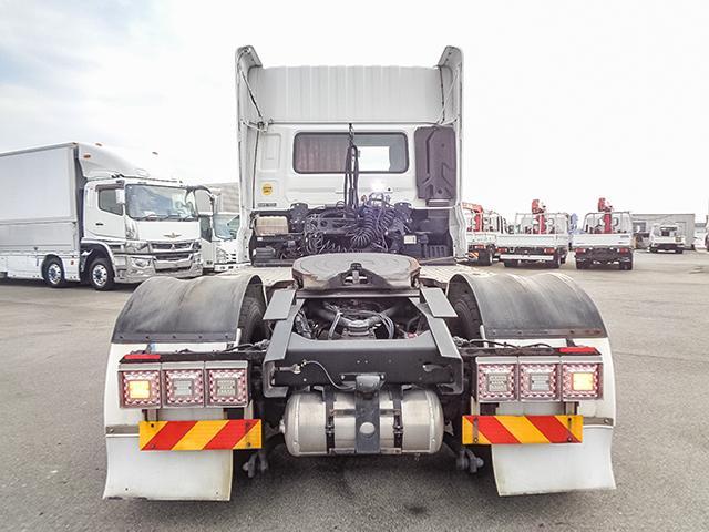 クオン 　トレーラーヘッド　サイドディフレクター　エアロサイドバンパー　アルミホイール　後輪エアサス　エスコット　第五輪荷重１１，５００ｋｇ　１０トン　１０ｔ　対応免許／大型免許（7枚目）