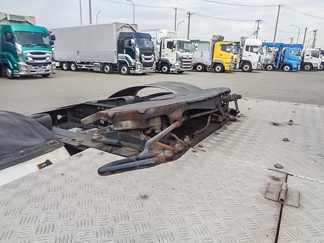 クオン 　トレーラーヘッド　サイドディフレクター　エアロサイドバンパー　アルミホイール　後輪エアサス　エスコット　第五輪荷重１１，５００ｋｇ　１０トン　１０ｔ　対応免許／大型免許（9枚目）