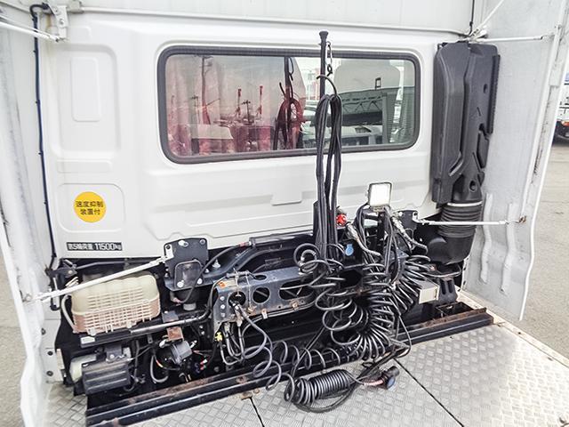 クオン 　トレーラーヘッド　サイドディフレクター　エアロサイドバンパー　アルミホイール　後輪エアサス　エスコット　第五輪荷重１１，５００ｋｇ　１０トン　１０ｔ　対応免許／大型免許（10枚目）