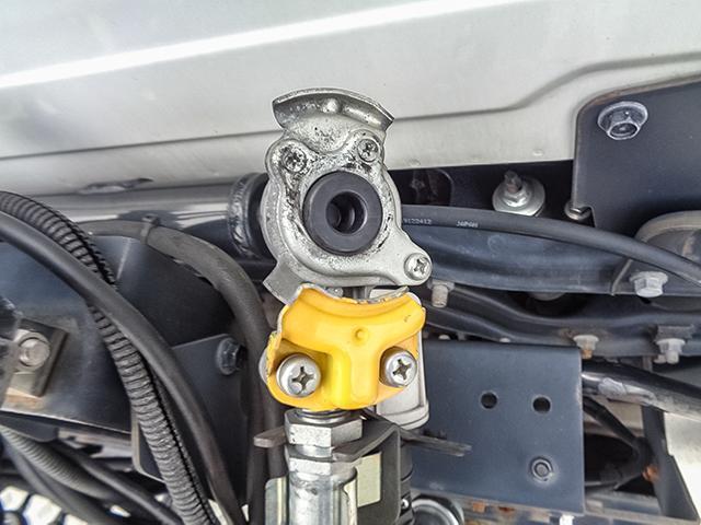 クオン 　トレーラーヘッド　サイドディフレクター　エアロサイドバンパー　アルミホイール　後輪エアサス　エスコット　第五輪荷重１１，５００ｋｇ　１０トン　１０ｔ　対応免許／大型免許（12枚目）