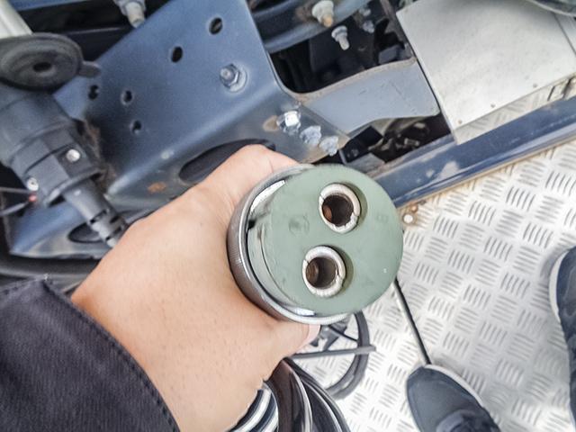 クオン 　トレーラーヘッド　サイドディフレクター　エアロサイドバンパー　アルミホイール　後輪エアサス　エスコット　第五輪荷重１１，５００ｋｇ　１０トン　１０ｔ　対応免許／大型免許（13枚目）