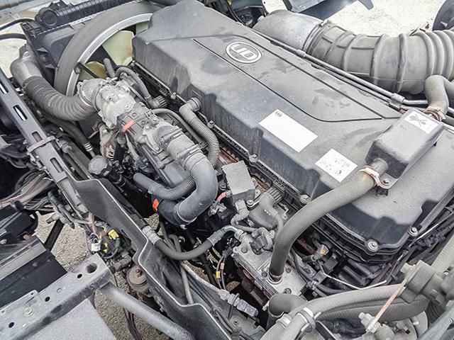 クオン 　トレーラーヘッド　サイドディフレクター　エアロサイドバンパー　アルミホイール　後輪エアサス　エスコット　第五輪荷重１１，５００ｋｇ　１０トン　１０ｔ　対応免許／大型免許（19枚目）