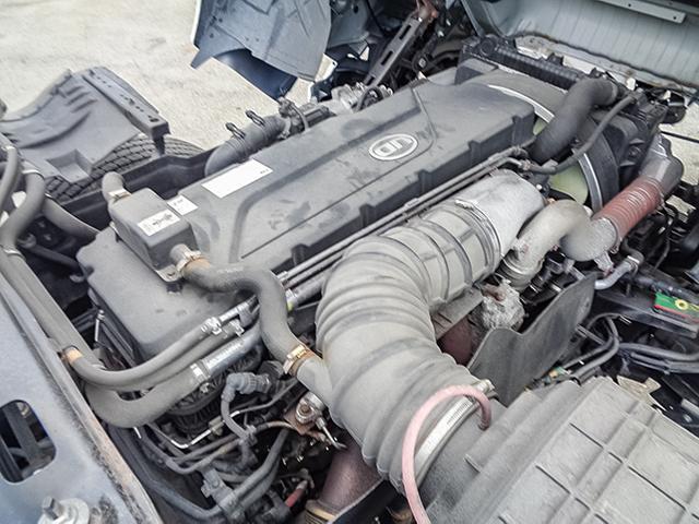 クオン 　トレーラーヘッド　サイドディフレクター　エアロサイドバンパー　アルミホイール　後輪エアサス　エスコット　第五輪荷重１１，５００ｋｇ　１０トン　１０ｔ　対応免許／大型免許（20枚目）