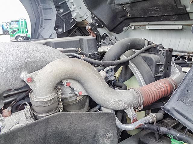 クオン 　トレーラーヘッド　サイドディフレクター　エアロサイドバンパー　アルミホイール　後輪エアサス　エスコット　第五輪荷重１１，５００ｋｇ　１０トン　１０ｔ　対応免許／大型免許（21枚目）