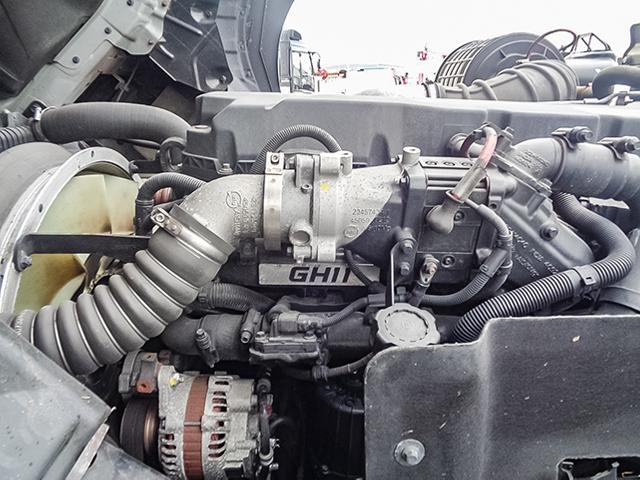 クオン 　トレーラーヘッド　サイドディフレクター　エアロサイドバンパー　アルミホイール　後輪エアサス　エスコット　第五輪荷重１１，５００ｋｇ　１０トン　１０ｔ　対応免許／大型免許（22枚目）