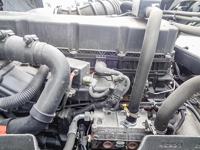 クオン 　トレーラーヘッド　サイドディフレクター　エアロサイドバンパー　アルミホイール　後輪エアサス　エスコット　第五輪荷重１１，５００ｋｇ　１０トン　１０ｔ　対応免許／大型免許（23枚目）