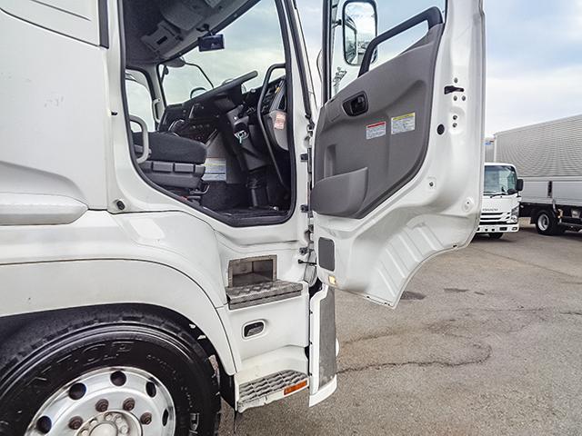 クオン 　トレーラーヘッド　サイドディフレクター　エアロサイドバンパー　アルミホイール　後輪エアサス　エスコット　第五輪荷重１１，５００ｋｇ　１０トン　１０ｔ　対応免許／大型免許（26枚目）