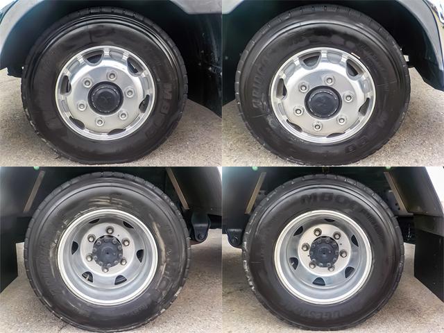 ファイター 　アルミブロック平ボディ　車検付き　ワイドボディ　後輪エアサス　アルミホイール　最大積載２，５５０ｋｇ　荷台寸法（長５９９×幅２４０×高４８）　４トン　４ｔ　対応免許／８ｔ限定中型免許（18枚目）