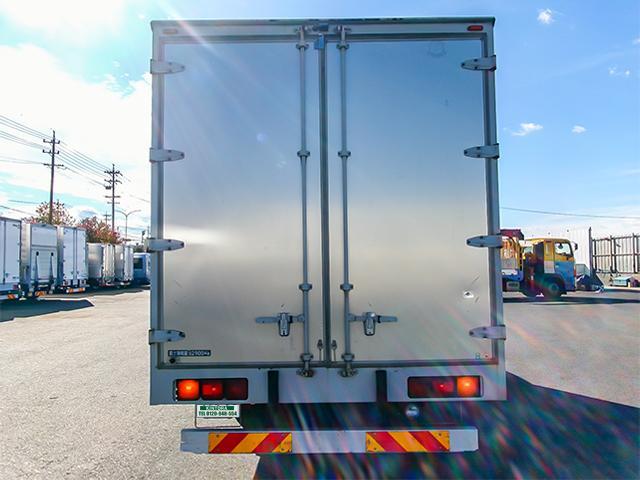 ヒノレンジャー 　トランテックス製アルミウイング　ワイドボディ　後輪エアサス　ラッシングレール　最大積載２，９００ｋｇ　荷台寸法（長６２７×幅２４０×高２４０）　４トン　４ｔ　対応免許／８ｔ限定中型免許（7枚目）