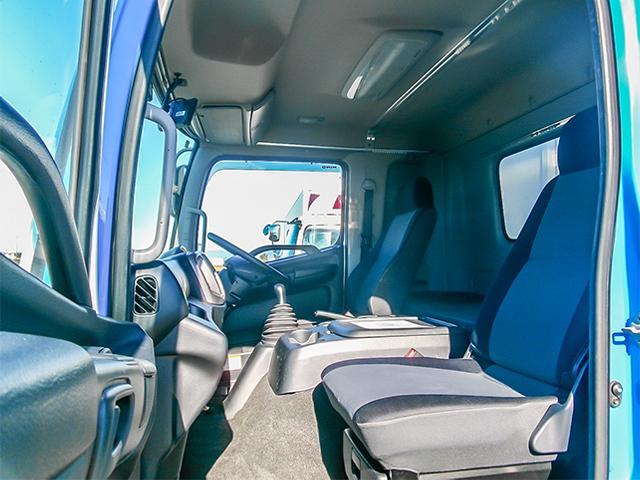 ヒノレンジャー 　トランテックス製アルミウイング　ワイドボディ　後輪エアサス　ラッシングレール　最大積載２，９００ｋｇ　荷台寸法（長６２７×幅２４０×高２４０）　４トン　４ｔ　対応免許／８ｔ限定中型免許（29枚目）