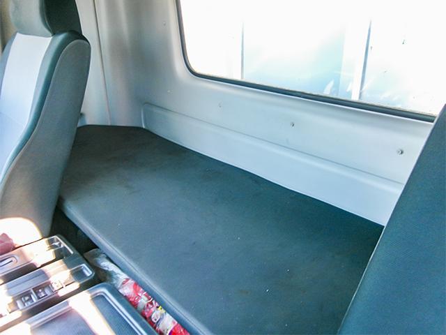 ヒノレンジャー 　トランテックス製アルミウイング　ワイドボディ　後輪エアサス　ラッシングレール　最大積載２，９００ｋｇ　荷台寸法（長６２７×幅２４０×高２４０）　４トン　４ｔ　対応免許／８ｔ限定中型免許（30枚目）