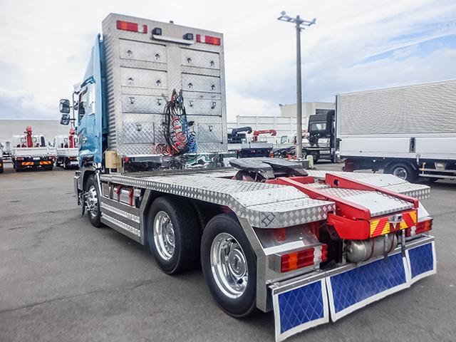 プロフィア 　トレーラーヘッド　トラクタ　第五輪荷重１５，８００ｋｇ　５２０馬力　一括緩和　車検あり　ハイルーフ　流体式リターダー　前出しバンパー　２デフ　ＡＳ－ｔｒｏｎｉｃ　１０トン　１０ｔ　対応免許／大型免許（6枚目）