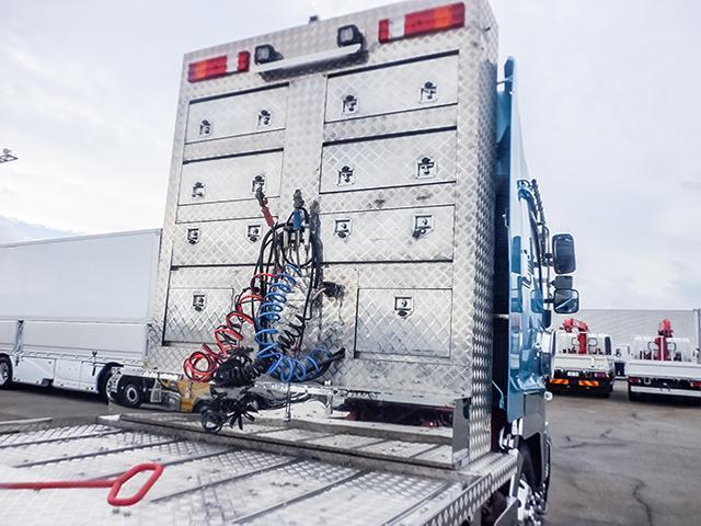 プロフィア 　トレーラーヘッド　トラクタ　第五輪荷重１５，８００ｋｇ　５２０馬力　一括緩和　車検あり　ハイルーフ　流体式リターダー　前出しバンパー　２デフ　ＡＳ－ｔｒｏｎｉｃ　１０トン　１０ｔ　対応免許／大型免許（8枚目）