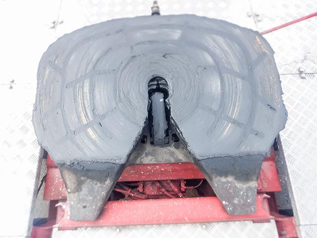 プロフィア 　トレーラーヘッド　トラクタ　第五輪荷重１５，８００ｋｇ　５２０馬力　一括緩和　車検あり　ハイルーフ　流体式リターダー　前出しバンパー　２デフ　ＡＳ－ｔｒｏｎｉｃ　１０トン　１０ｔ　対応免許／大型免許（10枚目）