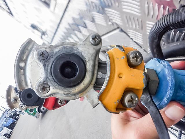 プロフィア 　トレーラーヘッド　トラクタ　第五輪荷重１５，８００ｋｇ　５２０馬力　一括緩和　車検あり　ハイルーフ　流体式リターダー　前出しバンパー　２デフ　ＡＳ－ｔｒｏｎｉｃ　１０トン　１０ｔ　対応免許／大型免許（12枚目）