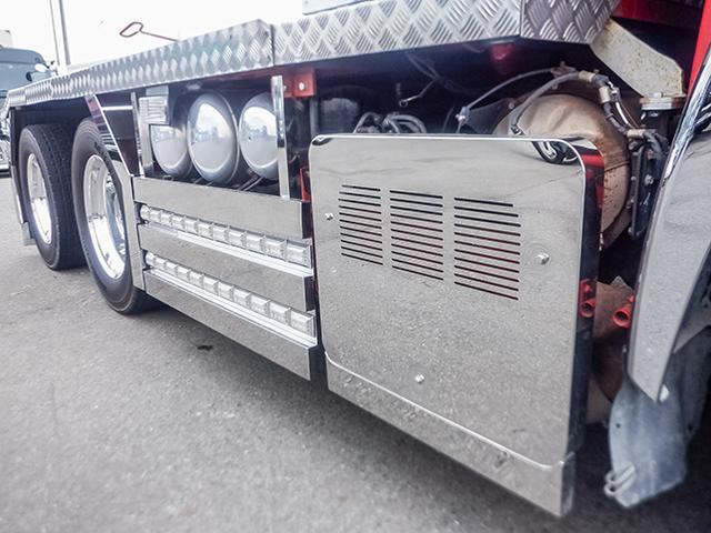 プロフィア 　トレーラーヘッド　トラクタ　第五輪荷重１５，８００ｋｇ　５２０馬力　一括緩和　車検あり　ハイルーフ　流体式リターダー　前出しバンパー　２デフ　ＡＳ－ｔｒｏｎｉｃ　１０トン　１０ｔ　対応免許／大型免許（13枚目）