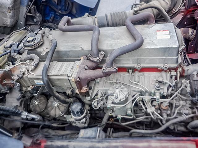 プロフィア 　トレーラーヘッド　トラクタ　第五輪荷重１５，８００ｋｇ　５２０馬力　一括緩和　車検あり　ハイルーフ　流体式リターダー　前出しバンパー　２デフ　ＡＳ－ｔｒｏｎｉｃ　１０トン　１０ｔ　対応免許／大型免許（20枚目）